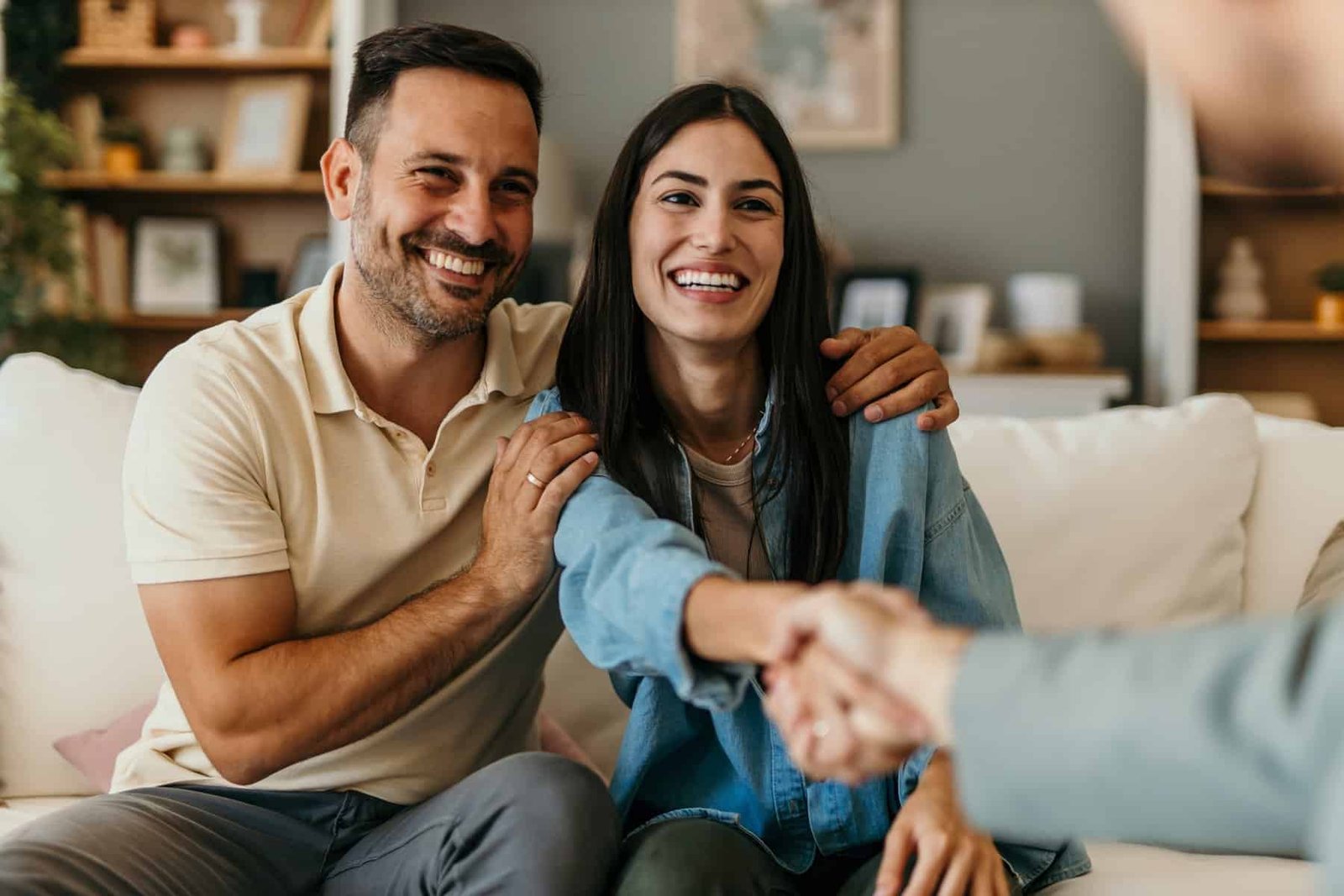 Cash home buyer meeting homeowner in Orange County